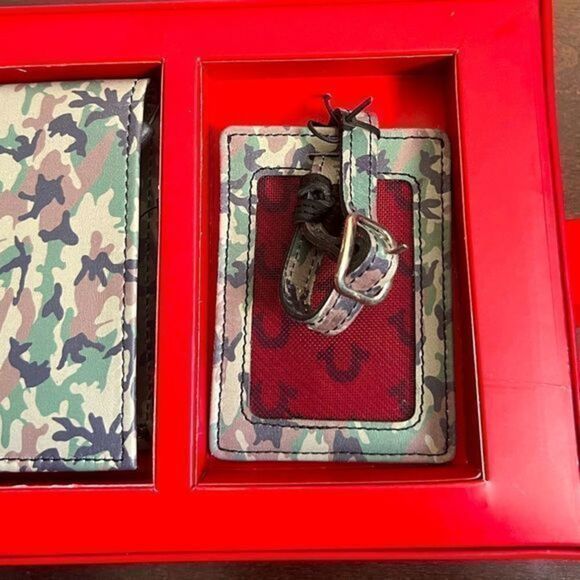 True Religion 2pc Leather Slim Fold Wallet + Luggage Tag Gift Set NIB - Picture 6 of 7